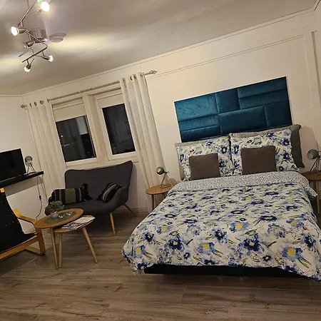 Apartment 4 *